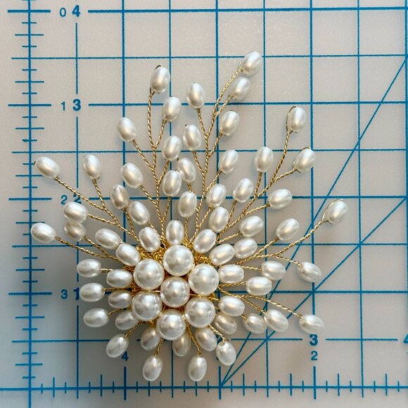 Handmade Gold Tone Wire French Style Faux Pearl Pin Brooch - Picture 7 of 7